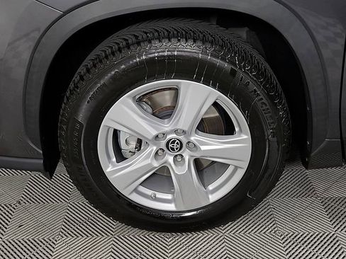 Used 2021 Toyota Highlander L FWD image 8