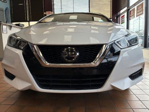 Used 2021 Nissan Versa SV image 4