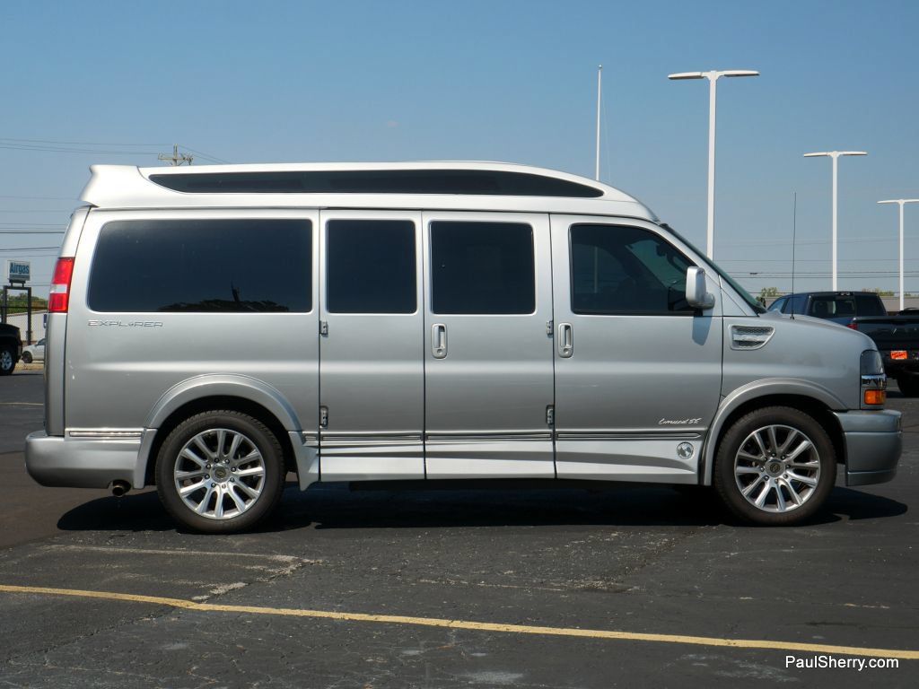 Used 2021 Chevrolet Express 2500 LS w/ Enhanced Convenience Package RWD image 19