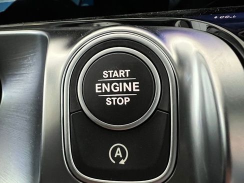 Used 2025 Mercedes-Benz GLB 250 4MATIC image 13