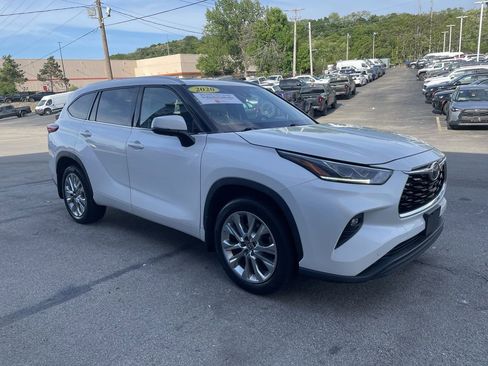 Certified 2020 Toyota Highlander Limited AWD/4WD image 6