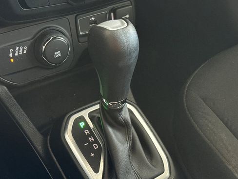 Used 2023 Jeep Renegade Latitude image 24