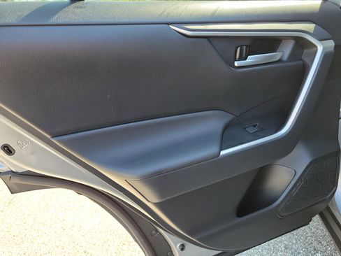 Used 2025 Toyota RAV4 XLE FWD image 21