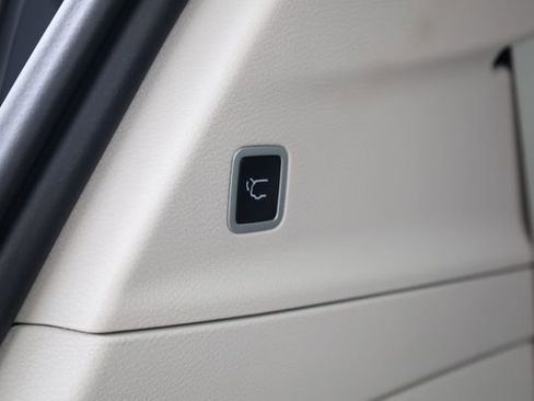 Used 2024 Chrysler Pacifica Touring-L image 29