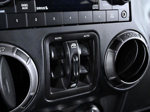 Used 2018 Jeep Wrangler Unlimited Sport S image 18