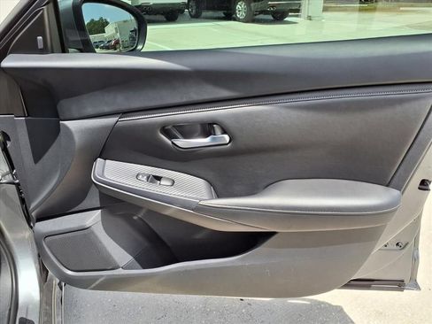 Used 2024 Nissan Sentra SV FWD image 10