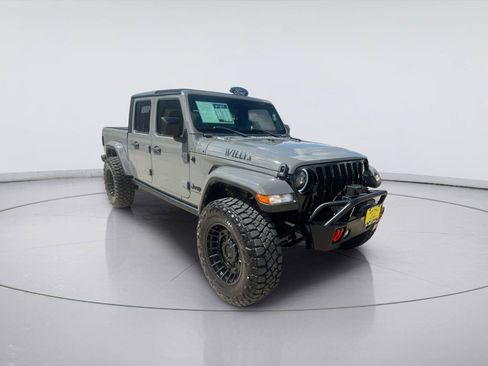 Used 2023 Jeep Gladiator Sport AWD/4WD image 1