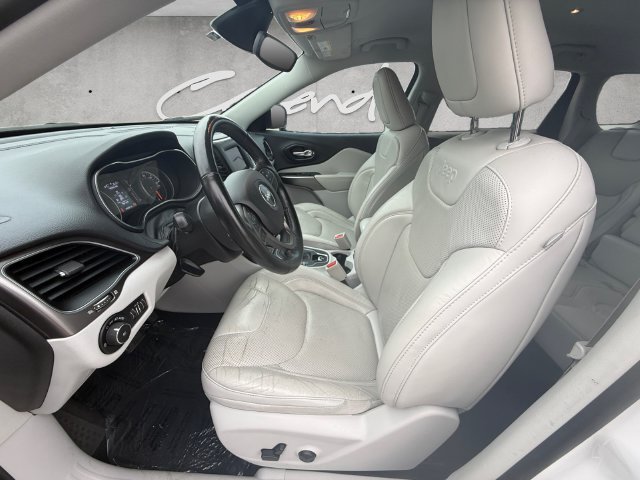 Used 2021 Jeep Cherokee Latitude Lux FWD image 19