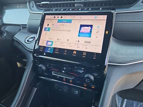 Used 2025 Jeep Grand Cherokee Limited image 22