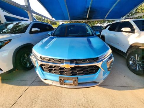 Used 2025 Chevrolet Trax LT w/ Driver Confidence Package FWD image 2