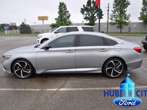 Used 2022 Honda Accord Sport image 2