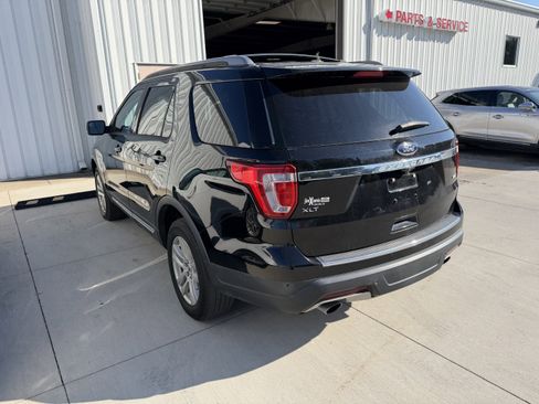 Used 2018 Ford Explorer XLT w/ Equipment Group 201A image 9