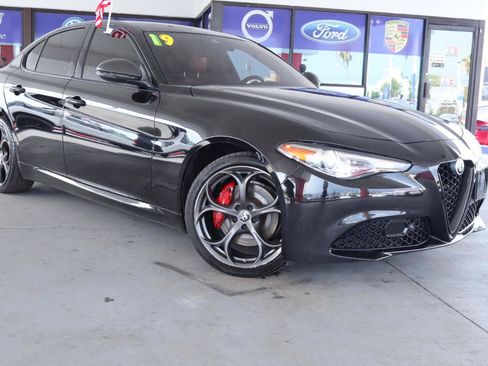 Used 2019 Alfa Romeo Giulia Ti w/ Nero Edizione AWD/4WD image 3