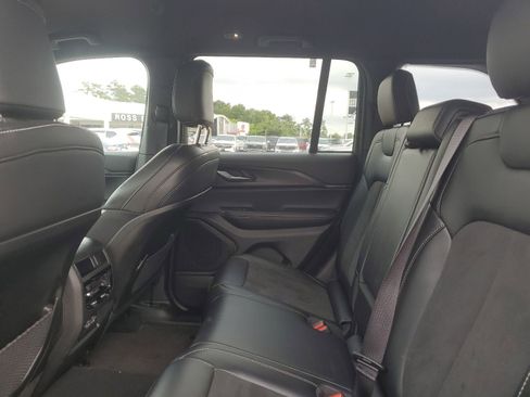 Used 2025 Jeep Grand Cherokee Altitude AWD/4WD image 11