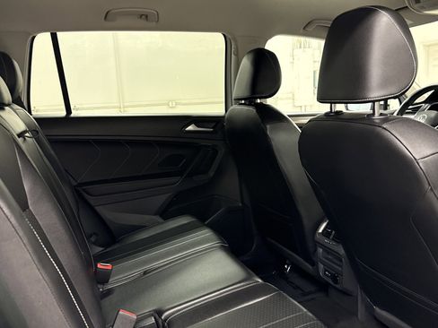 Used 2024 Volkswagen Tiguan SE image 29
