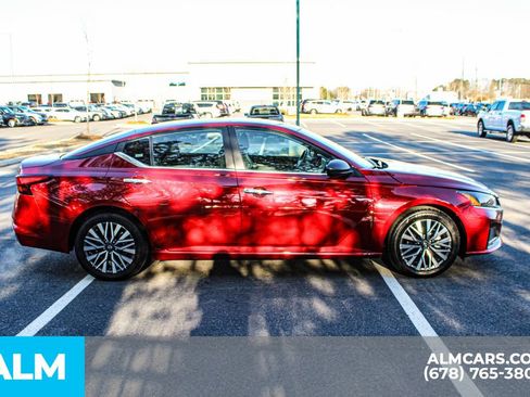 Used 2024 Nissan Altima 2.5 SV image 9