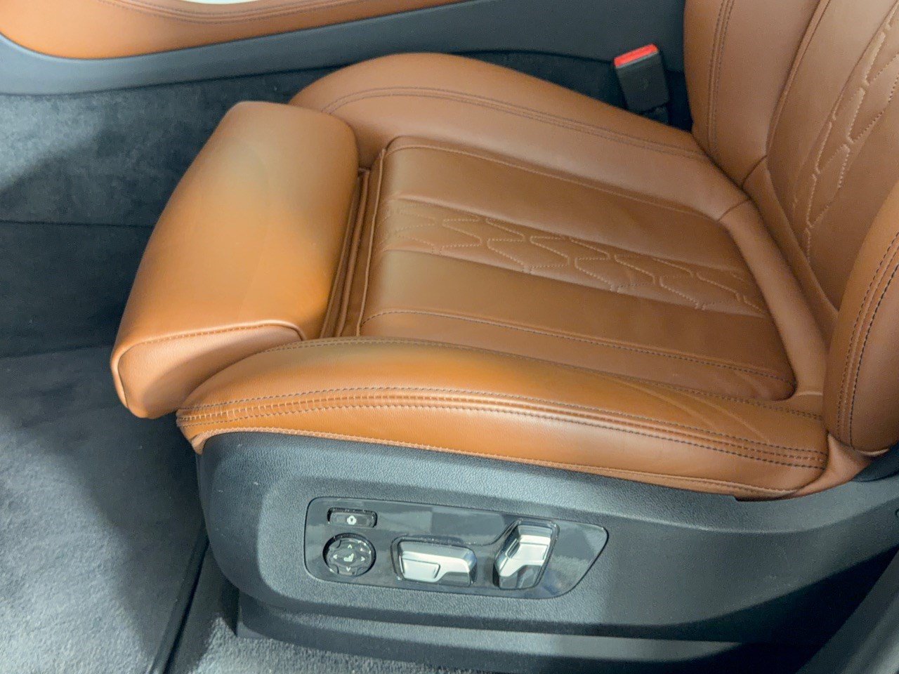 Used 2024 BMW X5 xDrive40i w/ Executive Package AWD/4WD image 16