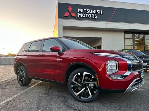 New 2025 Mitsubishi Outlander SE image 2