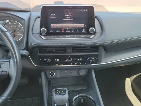Used 2023 Nissan Rogue FWD image 25