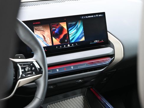 Certified 2025 BMW X3 xDrive30i w/ Premium Package image 23