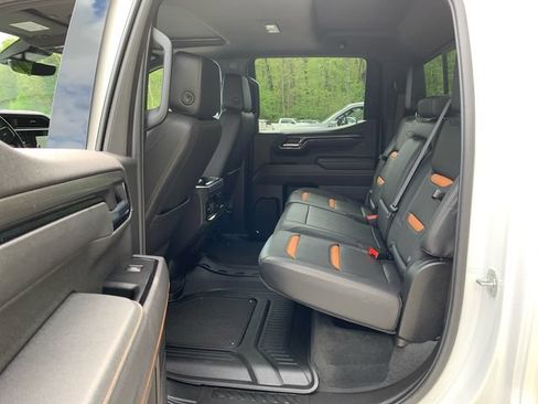 Used 2025 GMC Sierra 1500 AT4 w/ Technology Package AWD/4WD image 13
