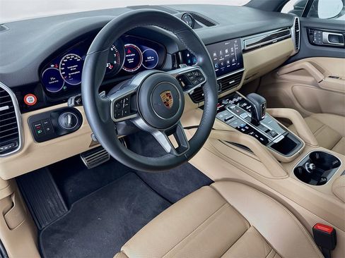 Used 2023 Porsche Cayenne S image 4