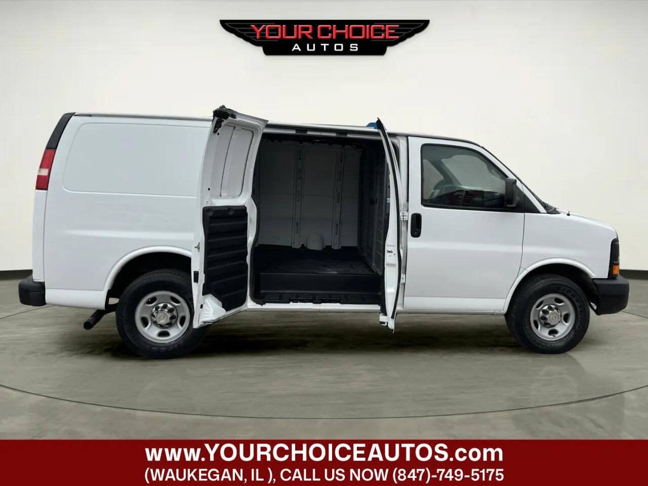 Used 2014 Chevrolet Express 2500 RWD image 10