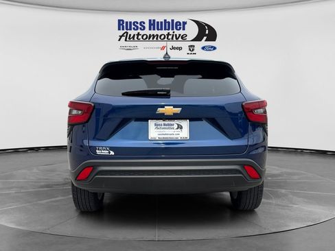 Used 2024 Chevrolet Trax LS w/ LS Convenience Package FWD image 4