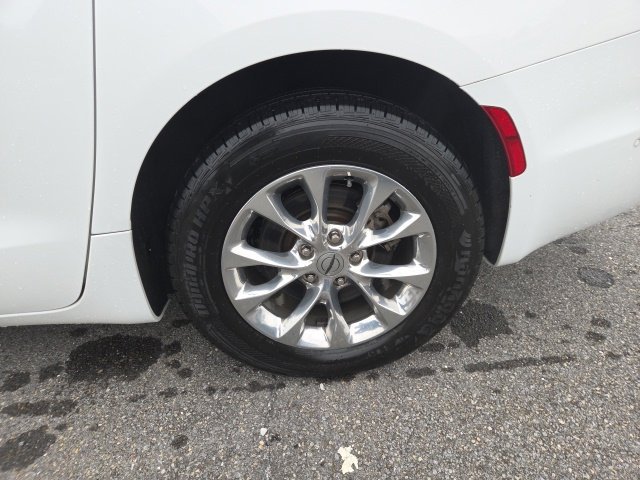 Used 2022 Chrysler Pacifica Touring-L w/ Uconnect Theater Family Group AWD/4WD image 29