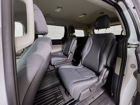 New 2026 Kia Carnival LX FWD image 24