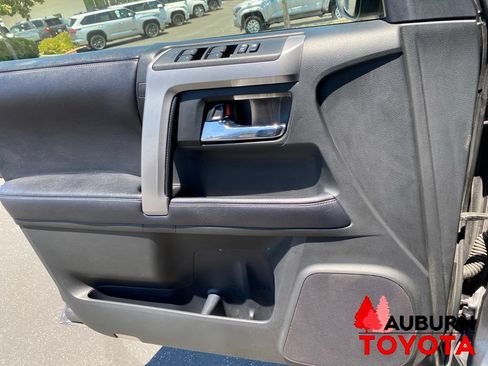Used 2018 Toyota 4Runner SR5 Premium AWD/4WD image 41