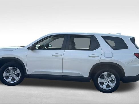 Used 2023 Honda Pilot LX image 4