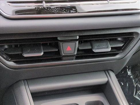New 2026 Volkswagen Tiguan SE R-Line FWD image 12