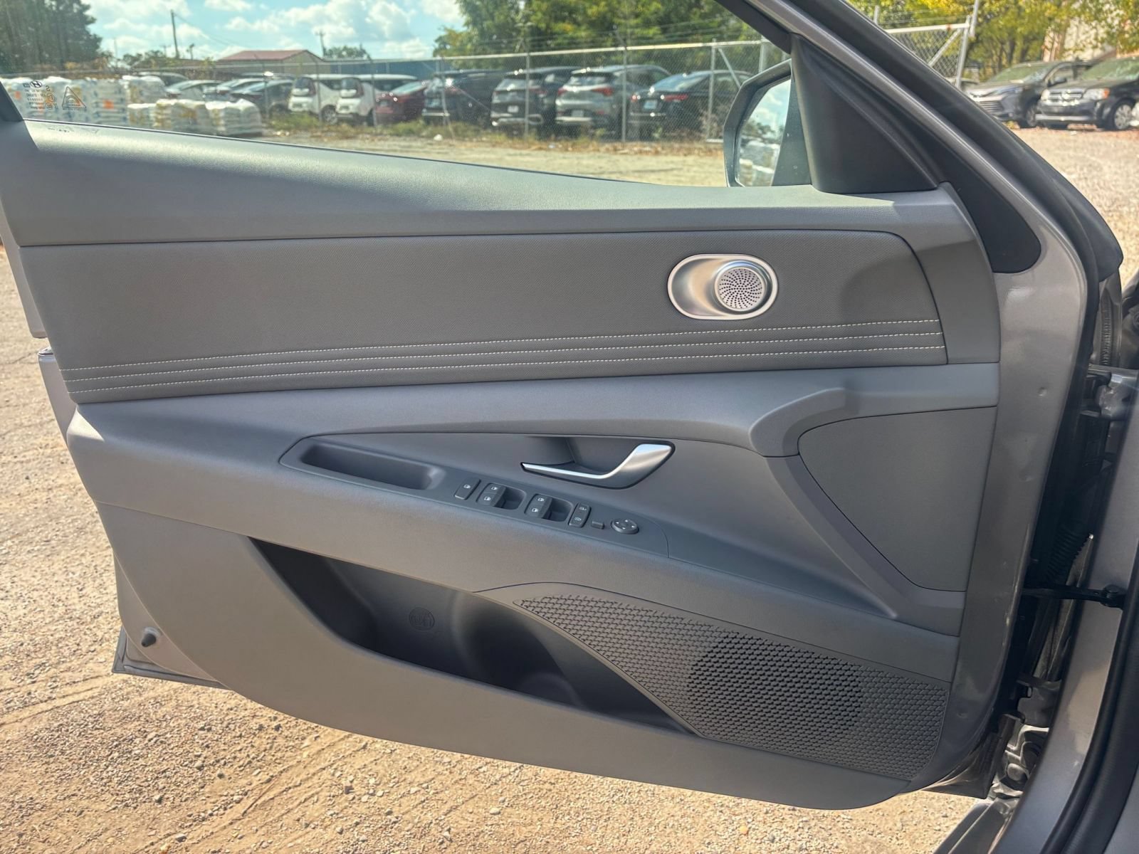 Used 2025 Hyundai Elantra SEL FWD image 18