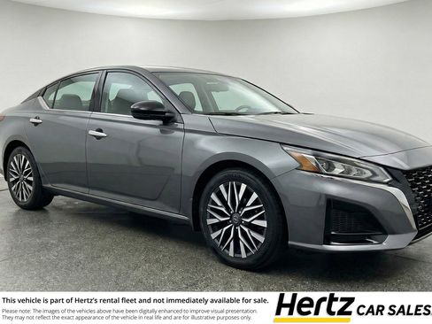 Used 2025 Nissan Altima 2.5 SV image 1