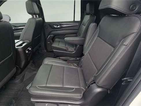 Used 2022 GMC Yukon XL Denali image 29