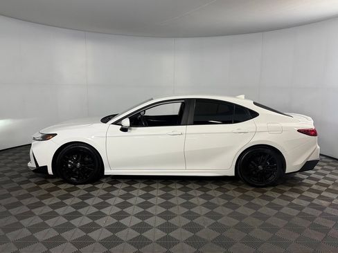 Used 2025 Toyota Camry SE FWD image 10