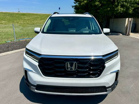 Used 2025 Honda Pilot Elite image 2