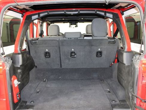 Used 2025 Jeep Wrangler Unlimited Sahara w/ Safety Group AWD/4WD image 17
