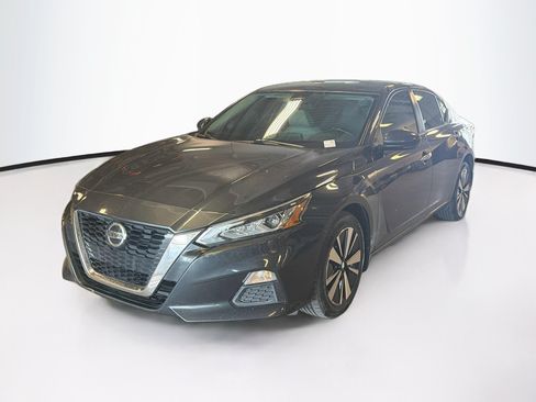 Used 2022 Nissan Altima 2.5 SV w/ SV Premium Package AWD/4WD image 3