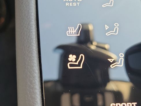 Used 2025 Porsche Macan Turbo image 24