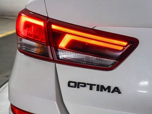 Used 2019 Kia Optima S FWD image 11