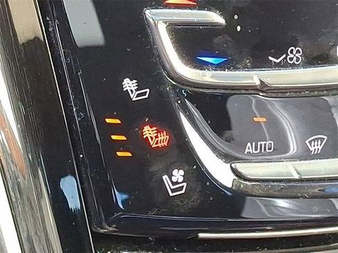 Used 2020 Cadillac Escalade Premium Luxury image 17