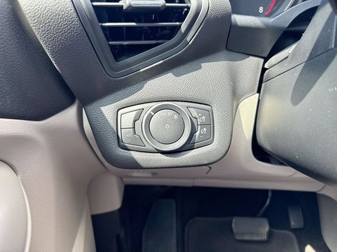 Used 2017 Ford Escape SE w/ Equipment Group 201A FWD image 19