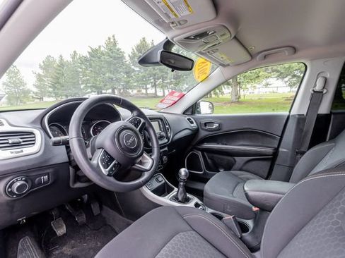 Used 2018 Jeep Compass Sport w/ Mopar Graphics Package FWD image 11