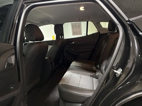 Used 2025 Chevrolet Trax LT FWD image 22