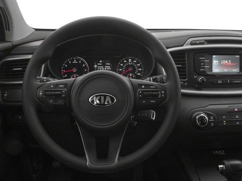 Used 2018 Kia Sorento FWD image 10