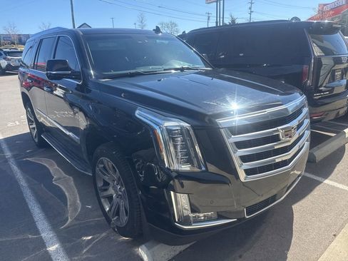 Used 2015 Cadillac Escalade Premium image 5