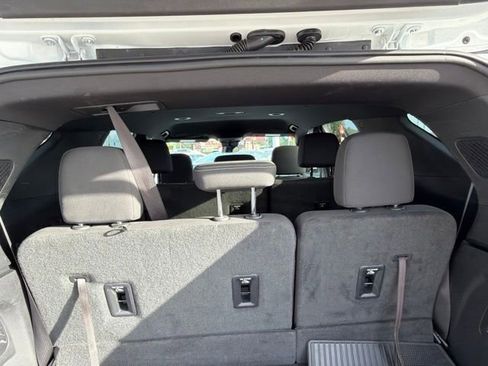 Used 2024 Chevrolet Traverse LS FWD image 16