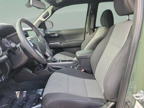 Used 2022 Toyota Tacoma TRD Sport w/ Technology Package RWD image 24